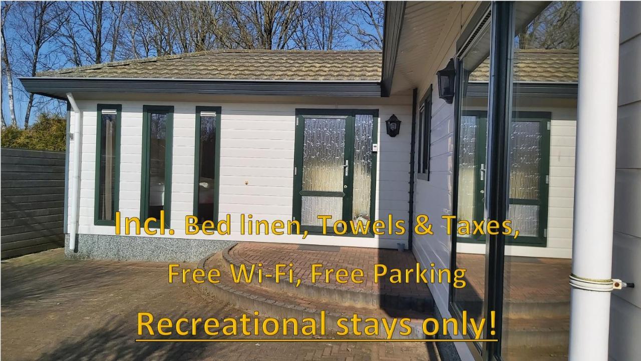 Ruim Familie Chalet Tot 4 Personen Op De Veluwe Bungalowpark De Kern Putten Exterior foto