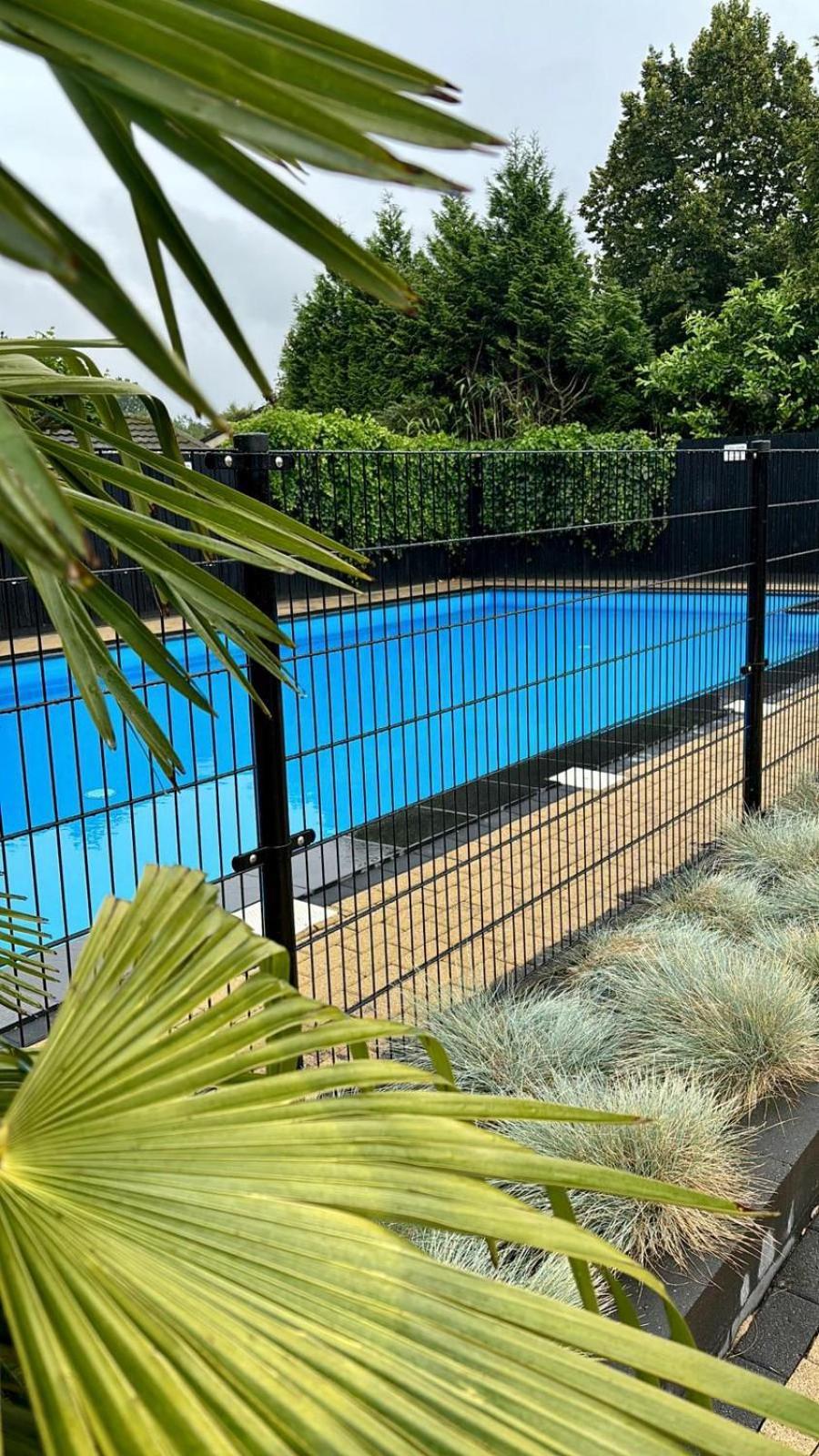 Ruim Familie Chalet Tot 4 Personen Op De Veluwe Bungalowpark De Kern Putten Exterior foto