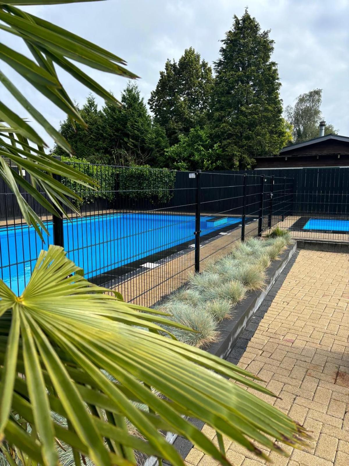 Ruim Familie Chalet Tot 4 Personen Op De Veluwe Bungalowpark De Kern Putten Exterior foto