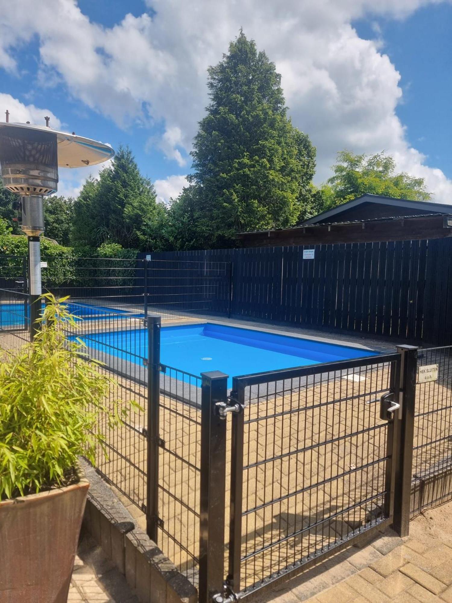 Ruim Familie Chalet Tot 4 Personen Op De Veluwe Bungalowpark De Kern Putten Exterior foto